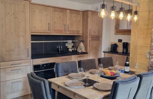 Les Saisies Apartment | Appartement luxueux 3 pièces, spa privé, skis aux pieds - FR-1-810-21
