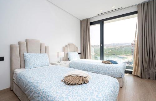 Malabata Apartment | Appartement luxueux avec piscine - Malabata Hills - Proche de la plage et du célèbre parc Villa Harris - AC, WIFI, IPTV