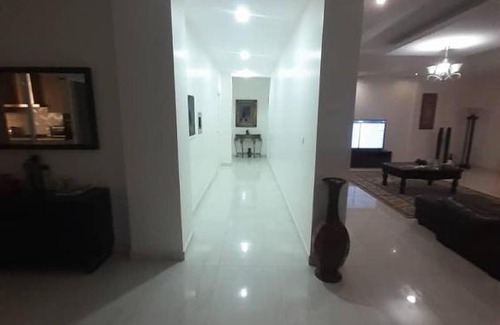 Point E Apartment | Appartement meublé F4 au Point E