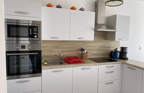 Saint-Serge Apartment | Appartement Panoramique Av. Jeanne Darc 76 M2+ Parking