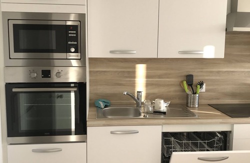 Saint-Serge Apartment | Appartement Panoramique Av. Jeanne Darc 76 M2+ Parking