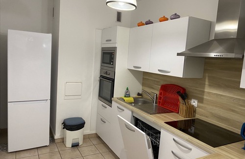 Saint-Serge Apartment | Appartement Panoramique Av. Jeanne Darc 76 M2+ Parking