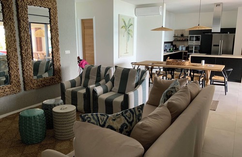 Pointe aux Canonniers Apartment | Appartement Pieds Dans Leau