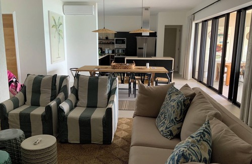 Pointe aux Canonniers Apartment | Appartement Pieds Dans Leau