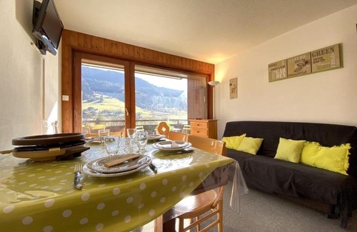 Praz-sur-Arly Apartment | Appartement Praz Sur Arly - 5 pers, balcon, parking, vue piste, proche village et lac - FR-1-603-12