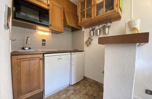 Praz-sur-Arly Apartment | Appartement Praz Sur Arly - 5 pers, balcon, parking, vue piste, proche village et lac - FR-1-603-12
