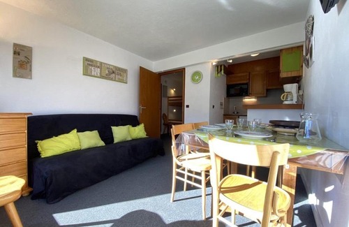 Praz-sur-Arly Apartment | Appartement Praz Sur Arly - 5 pers, balcon, parking, vue piste, proche village et lac - FR-1-603-12