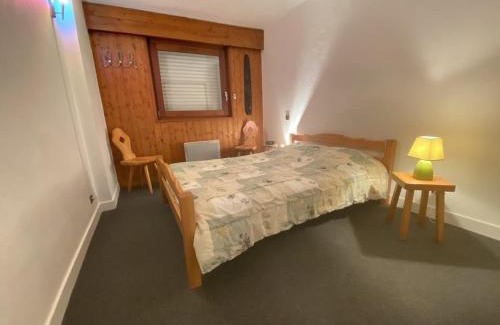 Praz-sur-Arly Apartment | Appartement Praz Sur Arly - 5 pers, balcon, parking, vue piste, proche village et lac - FR-1-603-12