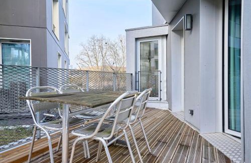 Lille-Moulins Apartment | Appartement proche métro & 2 balcons + parking