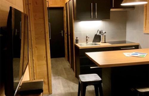 Val-Thorens Apartment | Appartement Rénové à Val Thorens - 4 Pers, 1 Ch + Cabine, Wifi, Skis aux Pieds, Balcon - FR-1-637-44