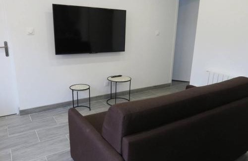 Perros-Guirec Apartment | Appartement rénové 3* avec WIFI, centre-ville Perros-Guirec, proche plages et commerces - FR-1-368-263
