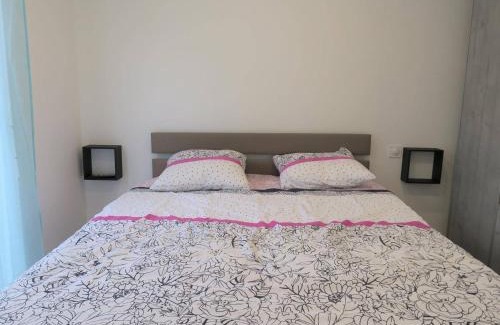 Perros-Guirec Apartment | Appartement rénové 3* avec WIFI, centre-ville Perros-Guirec, proche plages et commerces - FR-1-368-263