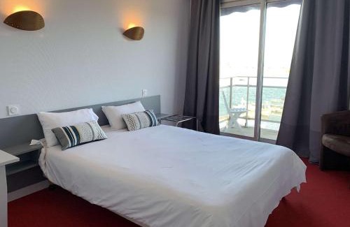 Perros-Guirec Apartment | Appartement refait à neuf avec vue mer, WIFI et balcon à Perros-Guirec - FR-1-368-59