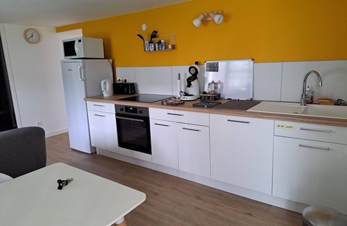 Avrille Apartment | Appartement Refait à Neuf Tout Équipé en RDC Avec Jardin Terrasse ,barbecue