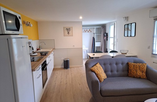 Avrille Apartment | Appartement Refait à Neuf Tout Équipé en RDC Avec Jardin Terrasse ,barbecue