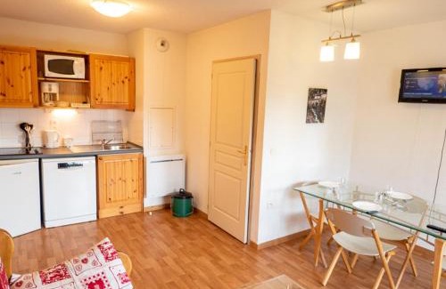 Valfrejus Apartment | Appartement spacieux 4 pers au pied des pistes, proche télécabine à Modane - FR-1-468-49