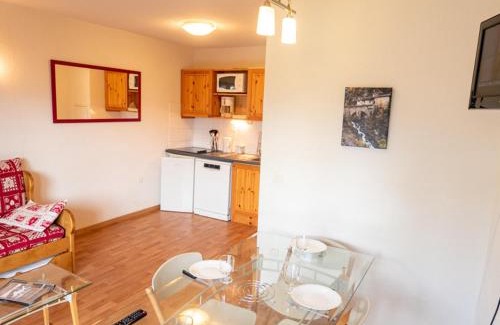 Valfrejus Apartment | Appartement spacieux 4 pers au pied des pistes, proche télécabine à Modane - FR-1-468-49