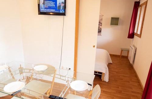 Valfrejus Apartment | Appartement spacieux 4 pers au pied des pistes, proche télécabine à Modane - FR-1-468-49