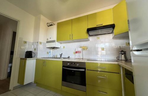 Cambo-les-Bains Apartment | Appartement T2 à Cambo-les-Bains, proche centre et thermes, avec terrasse, parking, et accès internet - FR-1-495-74