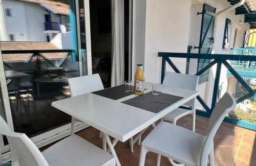 Cambo-les-Bains Apartment | Appartement T2 à Cambo-les-Bains avec piscine, terrasse et parking privé, proche des thermes - FR-1-495-82