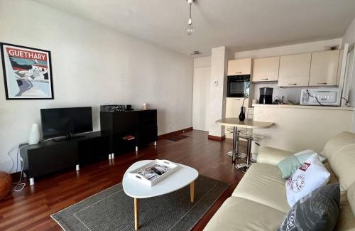 Cambo-les-Bains Apartment | Appartement T2 à Cambo-les-Bains avec piscine, terrasse et parking privé, proche des thermes - FR-1-495-82