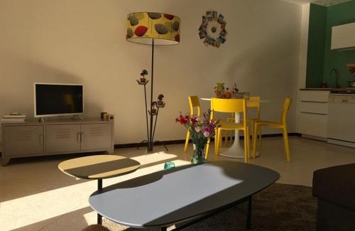 Cavalaire-sur-Mer Apartment | Appartement T2 climatisé avec balcon, WiFi et parking près du centre de Cavalaire-sur-Mer - FR-1-100-180