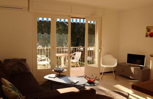 Cavalaire-sur-Mer Apartment | Appartement T2 climatisé avec balcon, WiFi et parking près du centre de Cavalaire-sur-Mer - FR-1-100-180