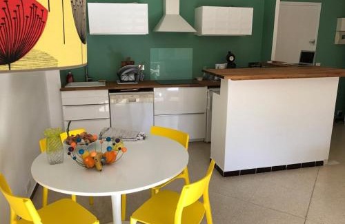 Cavalaire-sur-Mer Apartment | Appartement T2 climatisé avec balcon, WiFi et parking près du centre de Cavalaire-sur-Mer - FR-1-100-180