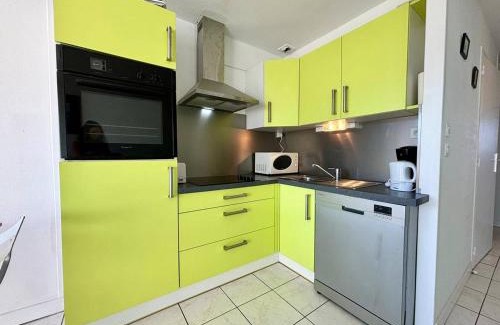 Saint-Amand-en-Puisaye Apartment | Appartement T2+Cabine à Carnac, Balcon Sud, Proche Plages, 4 Pers. - FR-1-377-29