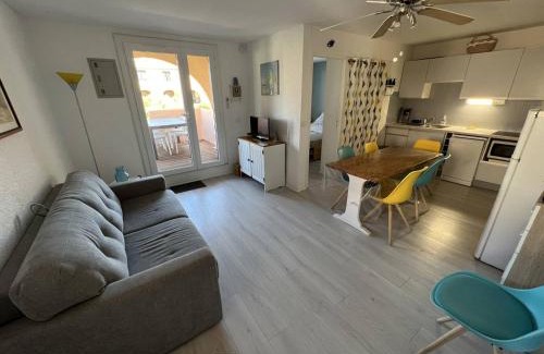 Port Leucate Apartment | Appartement T2 climatisé, rénové, proche plage, avec terrasse et parking - Port Leucate - FR-1-81-586