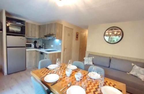 Vignec Apartment | Appartement T3 pour 6 à Vignec avec terrasse, parking et casier à skis - FR-1-457-346