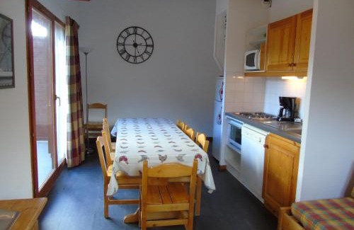 Valfrejus Apartment | Appartement Valfréjus 8 pers, cuisine équipée, 2 sdb, animaux admis - FR-1-561-27