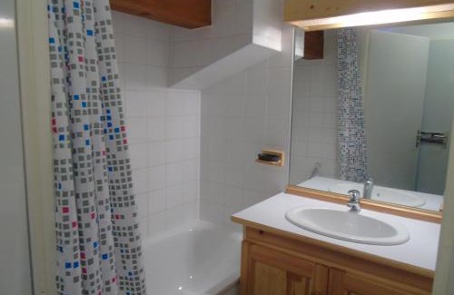 Valfrejus Apartment | Appartement Valfréjus 8 pers, cuisine équipée, 2 sdb, animaux admis - FR-1-561-27