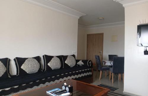 Anza Apartment | Appartement vue panoramique sur mer Avec Climatisation! à 5 minutes à pied de la Plage ! à environ 6 minutes en voiture du Centre d'Agadir et à 10 minutes en voiture de Taghazout !
