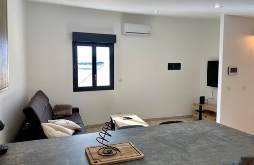 Bouzigues Apartment | Appartement VUE SUR LA Lagune DE Thau. Linge DE Maison Fourni, Animaux Acceptes