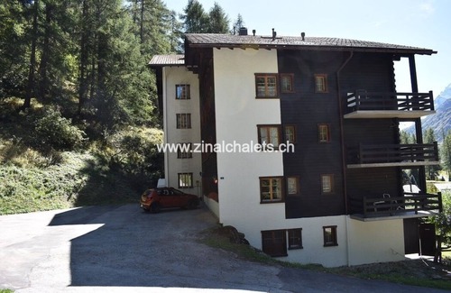 Zinal Apartment | Appartment in a building in Zinal - 1 bedroom with 2 beds - 1 bedroom with 2 bunk beds - living room