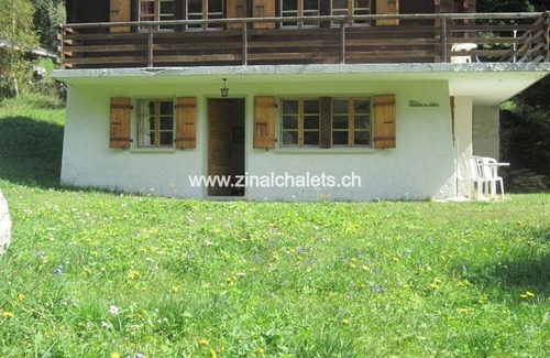 Zinal Apartment | Appartment in a chalet in Zinal - 2 bedrooms with 2 beds - living room - TV broadcasting - kitchen -