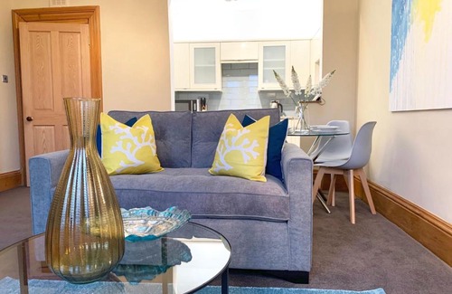 Glenisla House | Appealing Cottage in Dundee near Centre