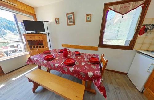 Le Grand-Bornand Apartment | Appt 2 pièces, 6 couchages, 900m télécabine, parking - FR-1-241-52