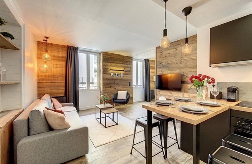 Chamonix City Centre Apartment | Appt 4 pers - Chamonix hearth with terrace & Mont Blanc view