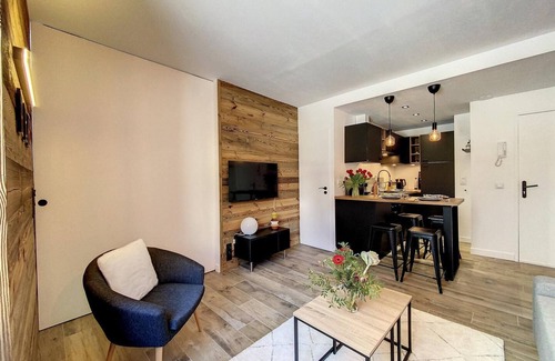Chamonix City Centre Apartment | Appt 4 pers - Chamonix hearth with terrace & Mont Blanc view