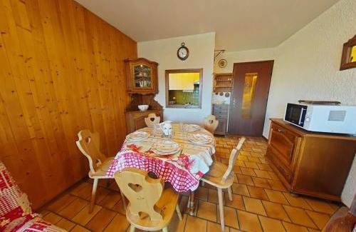 Le Grand-Bornand Apartment | Appt cosy 3 pièces avec cheminée, proche télécabine - FR-1-241-42