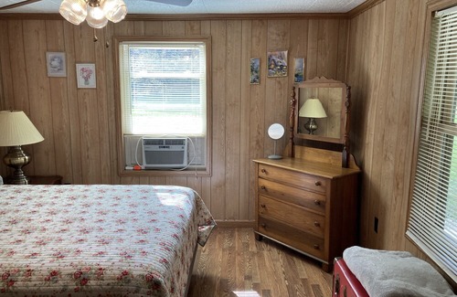 Marshall Cabin | APRIL'S CREEKSIDE CABIN