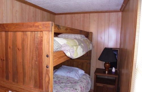 Marshall Cabin | APRIL'S CREEKSIDE CABIN