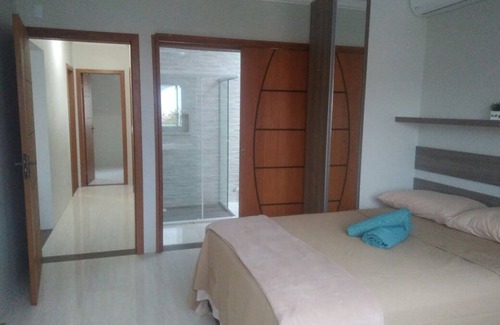 Garopaba Apartment | Apt 3 new bedroom with terrace (Centro) Praia de Garopaba / SC