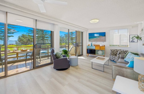 Mid North Coast Waterfront House | Apt 5 Century 21 Building