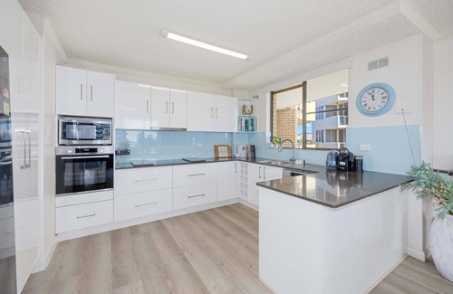 Mid North Coast Waterfront House | Apt 5 Century 21 Building