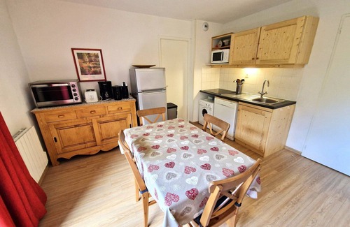 Valfrejus Apartment | Apt 6/8, 2 rooms, cabin, center of Valfréjus, WiFi, pets allowed
