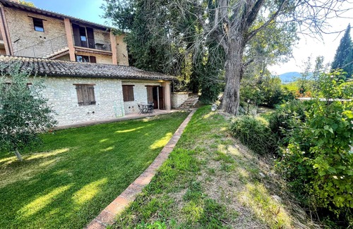 Spoleto Apartment | Apt 6 - Magical Grounds With Pool Jacuzzi Sleeps 4