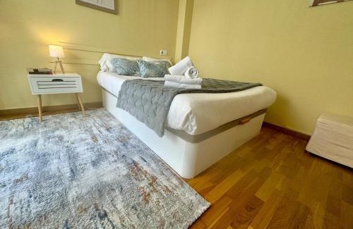 Vigo Apartment | Apt Centro con Terracita Rua Cuba ツ Rias Baixas Rentals